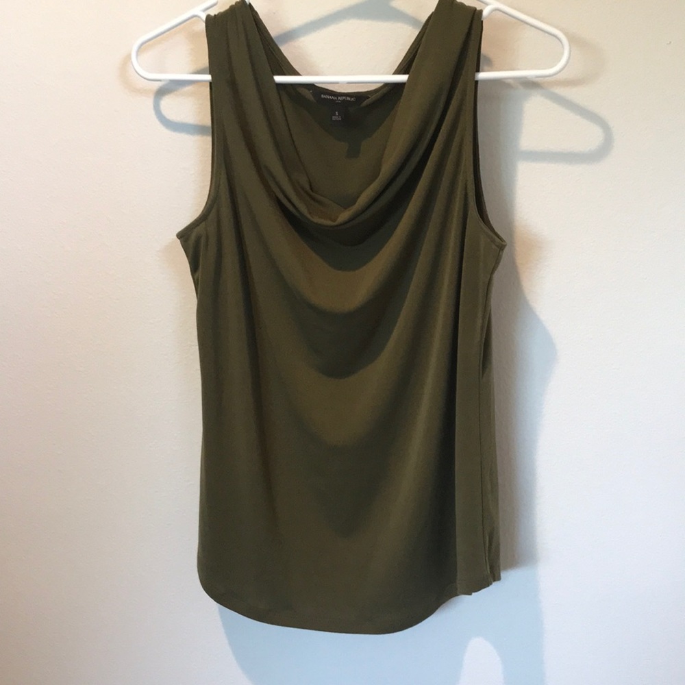 Lightly worn Banana Republic top.